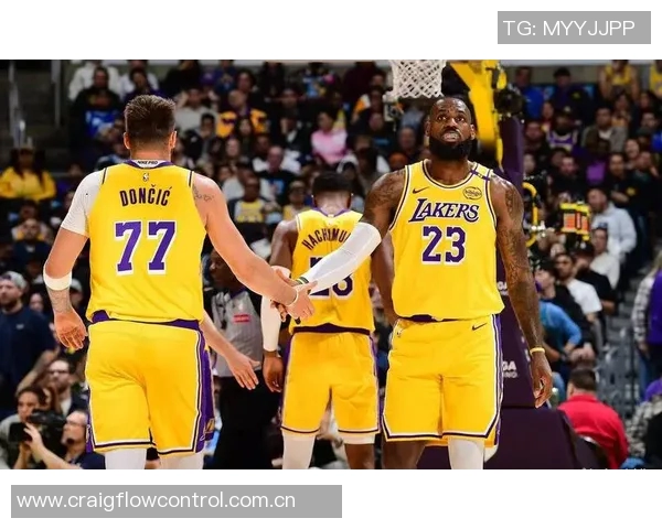 詹姆斯坚持东契奇最后出场引发热议湖记独家揭秘首发阵容介绍背后的故事